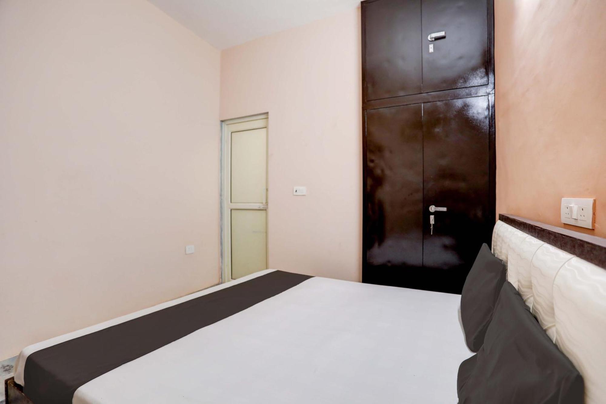 Hotel O Tilak Hotel 24 Sector 27 Near By Vinayak Hospital Gali No-6 Noida Zewnętrze zdjęcie